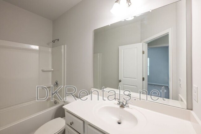 Building Photo - 2182 Talmai Dr