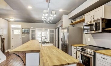 Building Photo - 811 Venable Ave