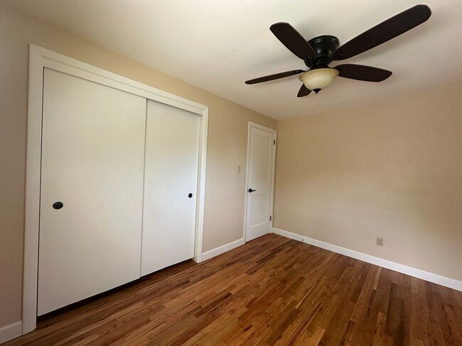 Building Photo - Three Bedroom Home in South Salem with Lar...