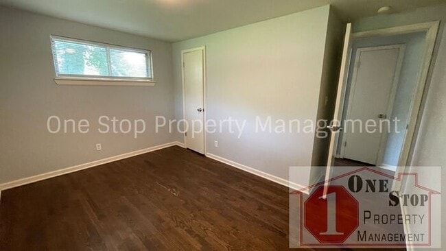 Building Photo - Beautiful 3 Bedroom 1.5 Bathroom in Kansas...