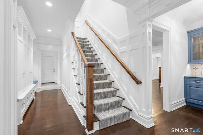 Building Photo - 93 Mansfield Ave