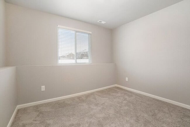Building Photo - 3155 Alder Dr SW