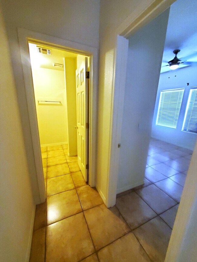 Building Photo - 4211 E Wading Pond Dr