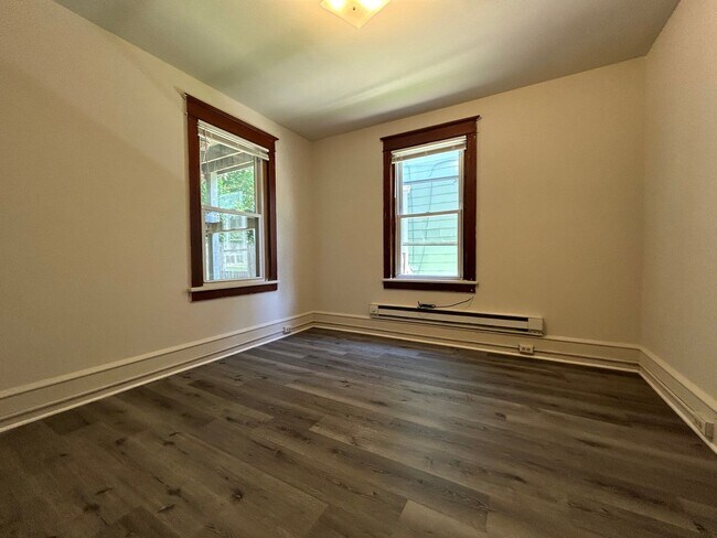 Building Photo - 412 Chestnut St