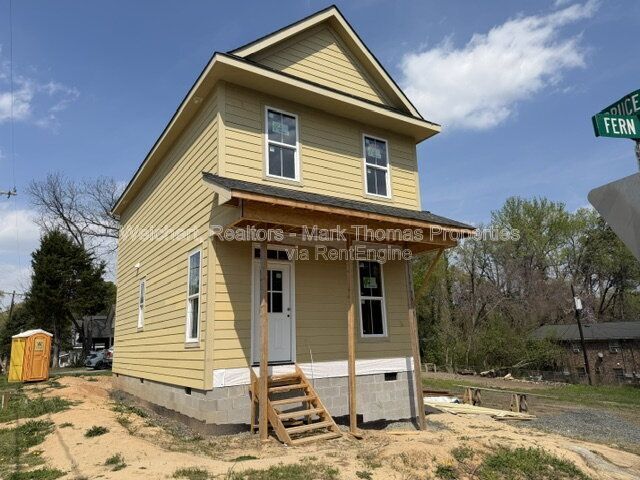 Building Photo - 1203 Fern St