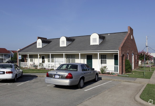 Primary Photo - Auburn Hills Apartments