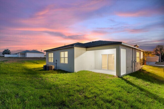 Building Photo - 705 Fraser Ct