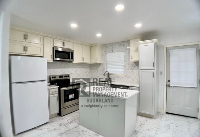 Building Photo - Gorgeous One Story Home in Sugar Land, TX