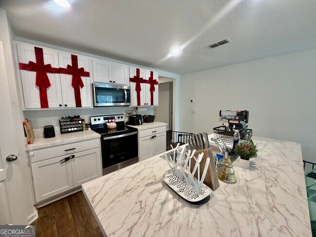 Building Photo - 90 Landing Blvd