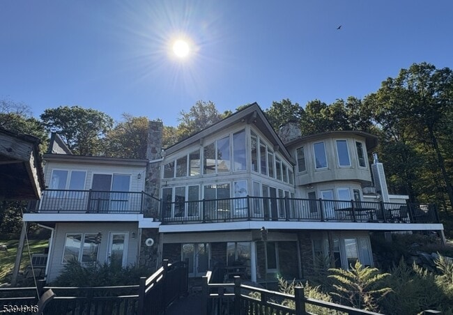 Building Photo - 4 Vista Ln