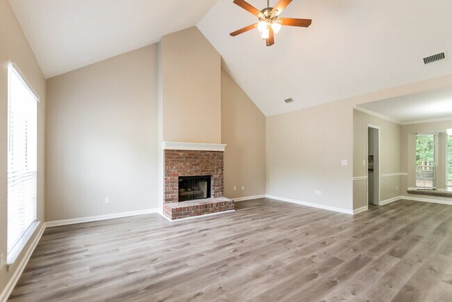 Building Photo - 520 Brooksdale Dr