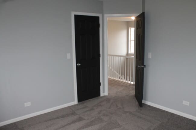 Building Photo - 1253 E Essex Ct