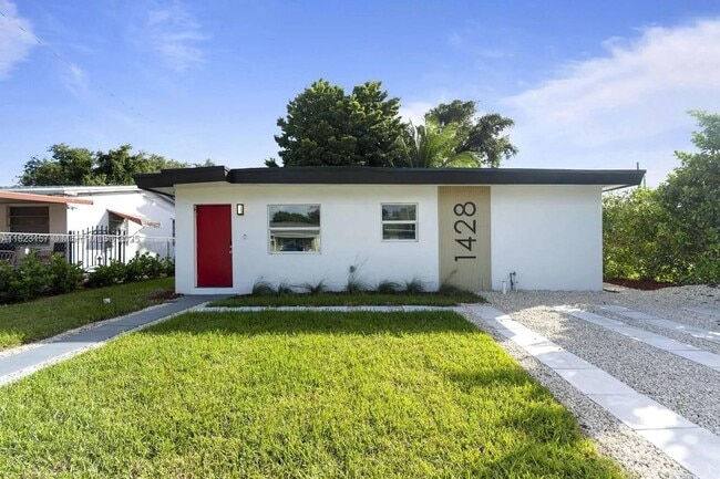 Primary Photo - 1428 NE 153rd Terrace