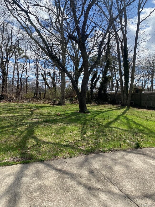 Building Photo - 974 Suffolk Ave