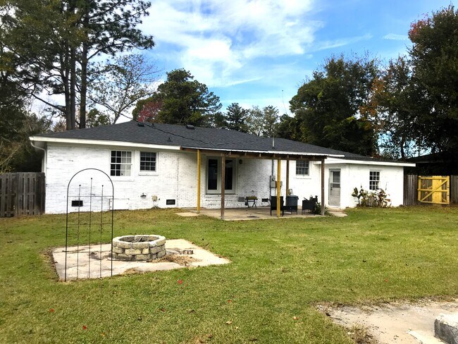 Building Photo - 109 S Crestwood Dr