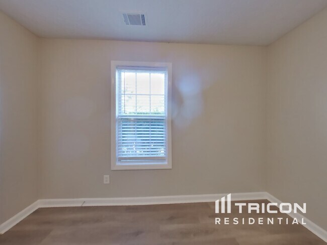 Building Photo - 280 Chestnut Dr