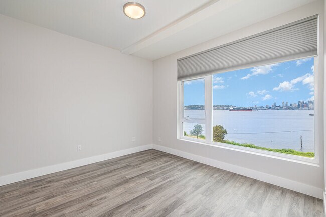 Building Photo - 1709 Harbor Ave SW
