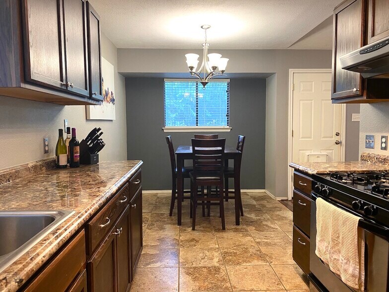 Kitchen/Dining - 9802 Briar Ridge Dr