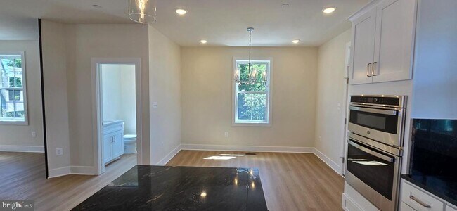 Building Photo - 412 Chapel Alley