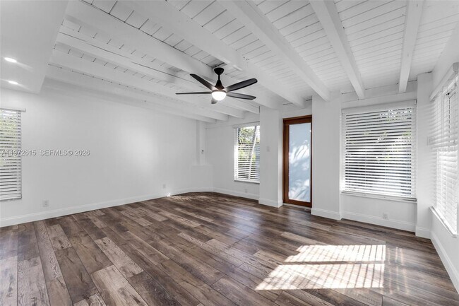 Building Photo - 3965 SW 60th Ct