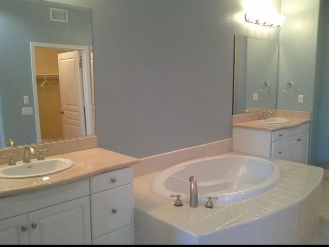Building Photo - Seabridge Oxnard - 3 bedroom, 2 bath condo...