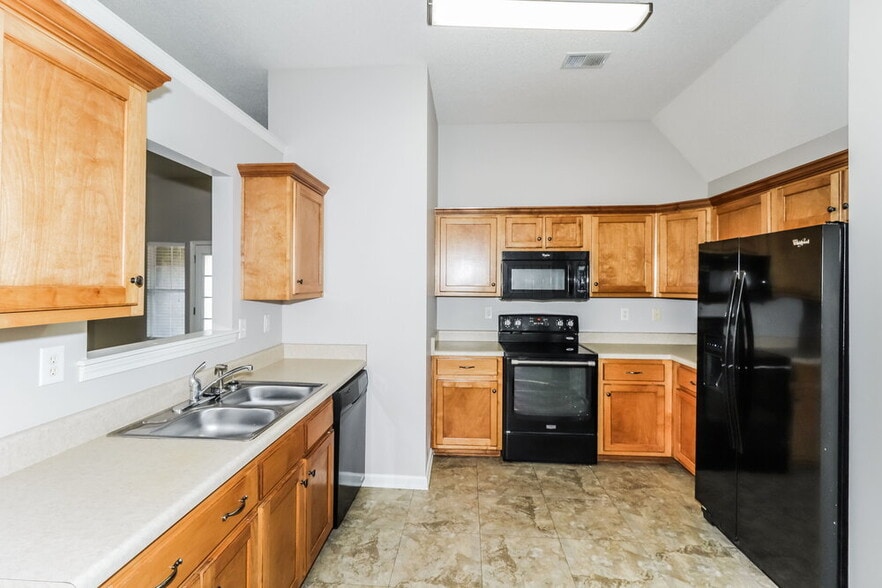 Building Photo - 7972 Ridgedale Dr