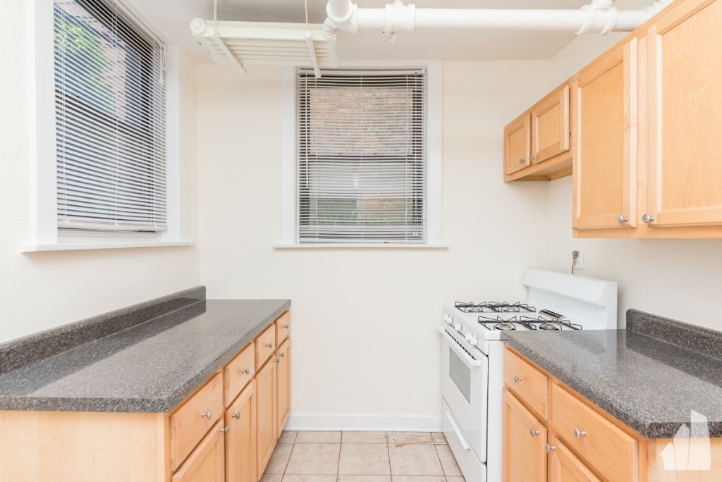 Building Photo - 4951 N Oakley Ave