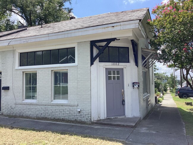 Building Photo - 1002 S 4th St