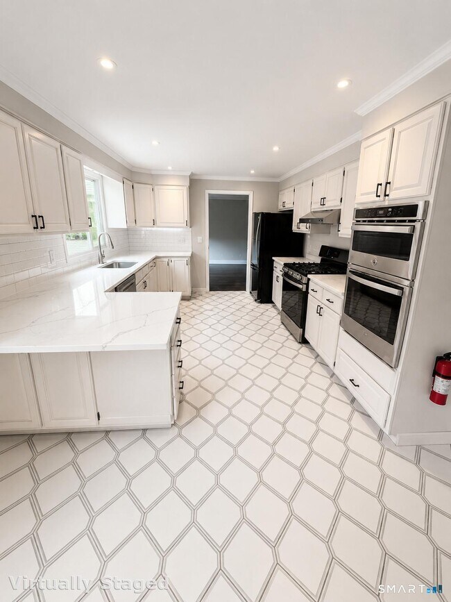 Building Photo - 5 Turtleback Ln