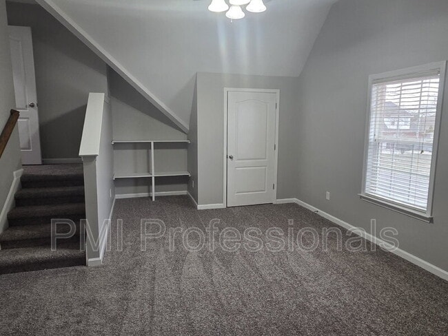 Building Photo - 617 Rambush Dr