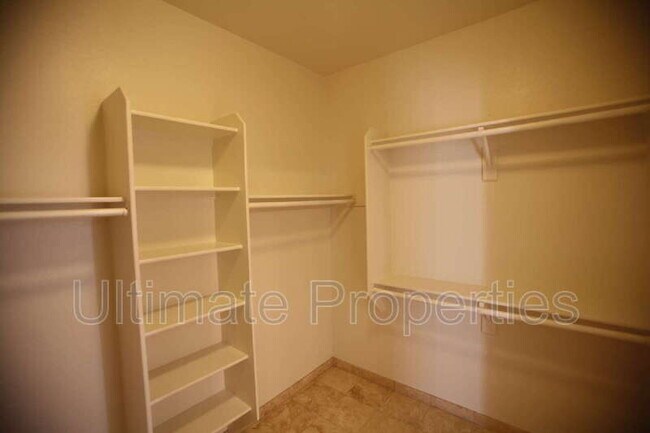 Building Photo - 7704 E Journey Ln