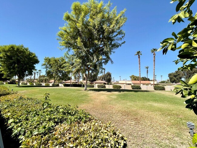 Building Photo - AVAILABLE NOW!  3 Bedroom 2 Bathroom Condo in Sunrise Country Club