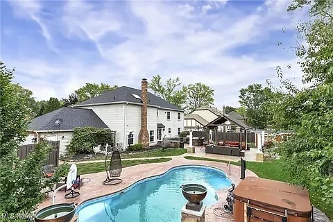 Building Photo - 23917 Stonehedge Dr