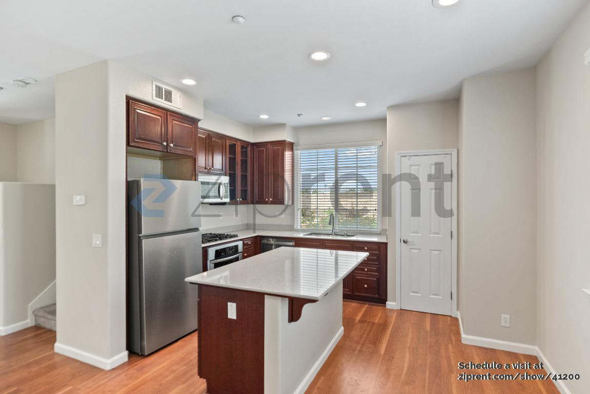 Building Photo - 1076 Sapphire Terrace