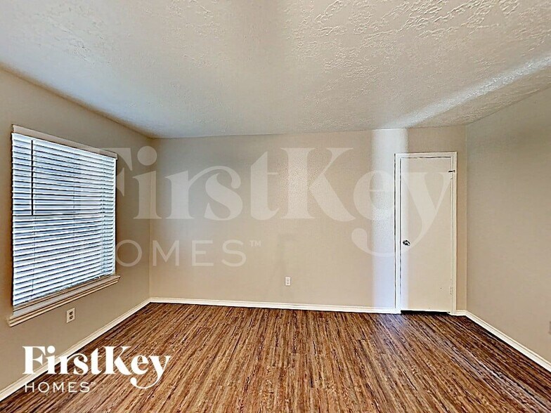 Building Photo - 6803 Stiller Dr