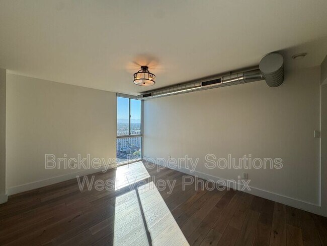 Building Photo - 2323 N Central Ave