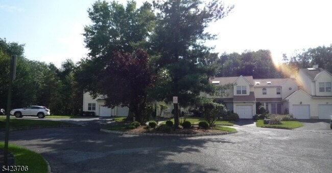 Building Photo - 14 Watchung Trail