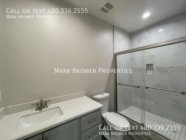 Building Photo - 1561 E Mahoney Ave