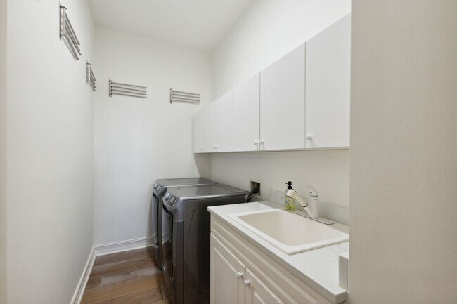 Building Photo - 95141 Amalfi Dr