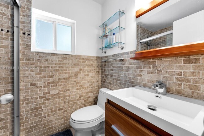 Building Photo - 1826 Fairhaven Pl