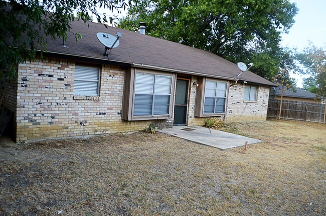 Building Photo - Great Location in West Fort Worth