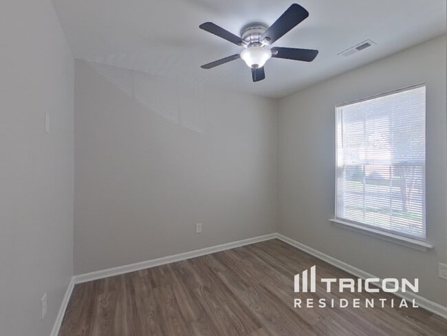 Building Photo - 1300 Crandon Dr