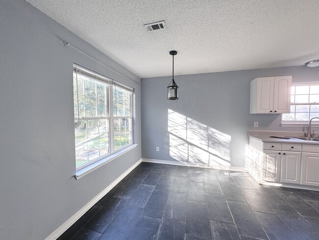 Building Photo - 4797 Old Mill Ct