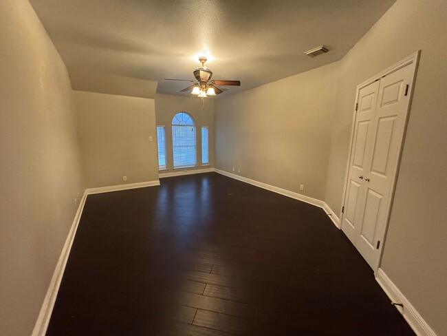 Building Photo - In Converse Texas 4 Bedroom 2 Bath Plus 2 ...