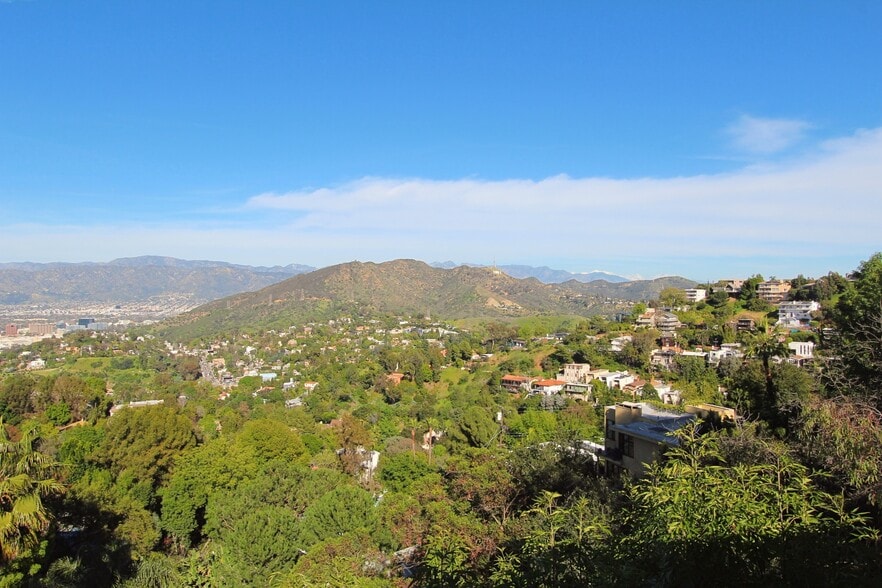 WOW! - 7353 Pyramid Pl