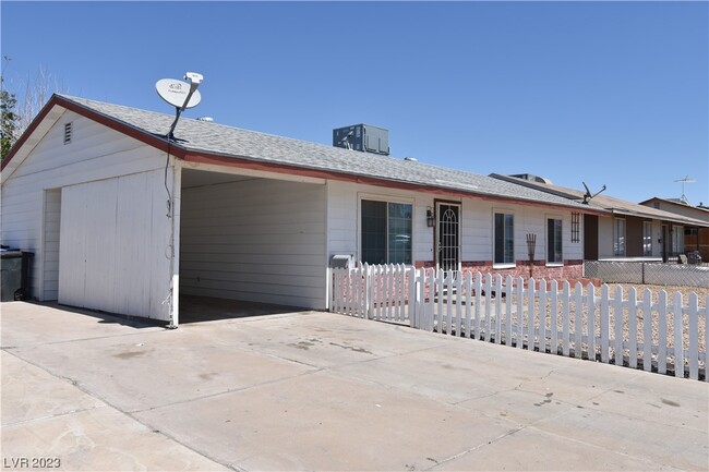 Building Photo - 211 Ash St