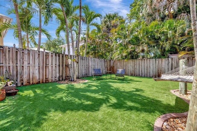 Building Photo - 853 SW 11th Ct