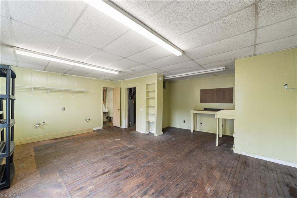 Building Photo - 2083 Elizabeth Ave