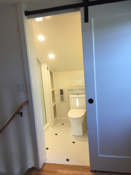 Building Photo - 4070 NE 8th Ave