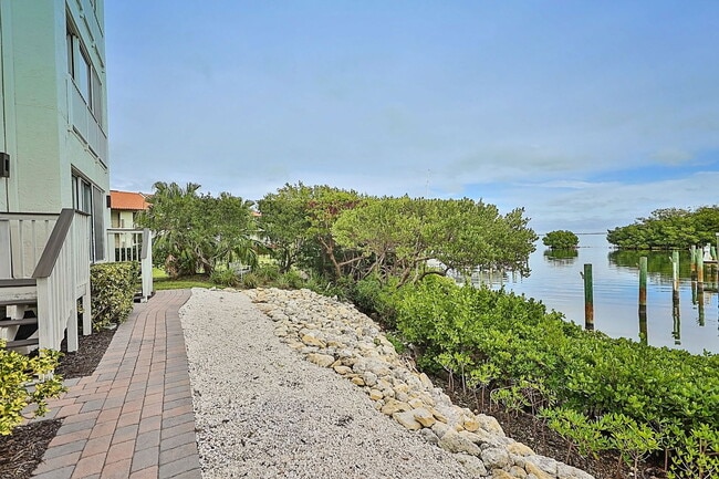 Building Photo - 1593 Pinellas Bayway S